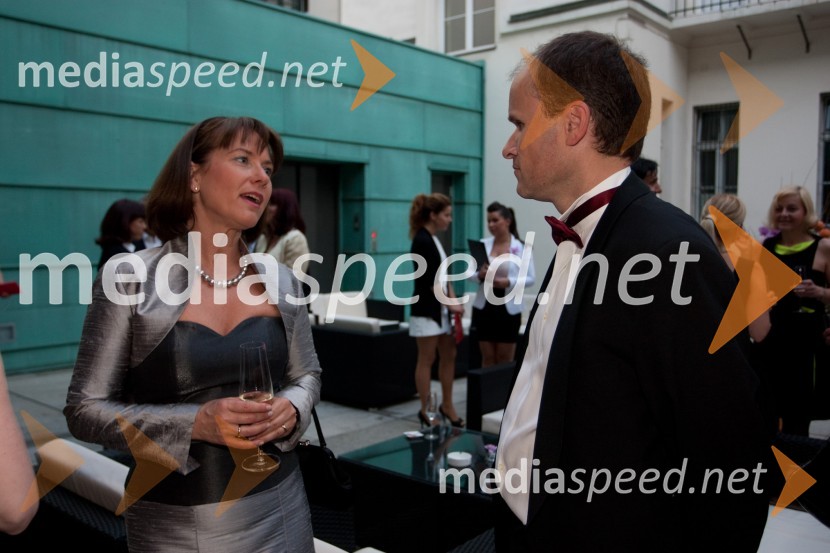 Mojca Hergouth Koletič, direktorica Mint International House Ljubljana in Gregor Šmuc, odgovoren za prodajo podjetjem pri Peugeot Slovenija d.o.o.Majski ples Združenja Manager 2012