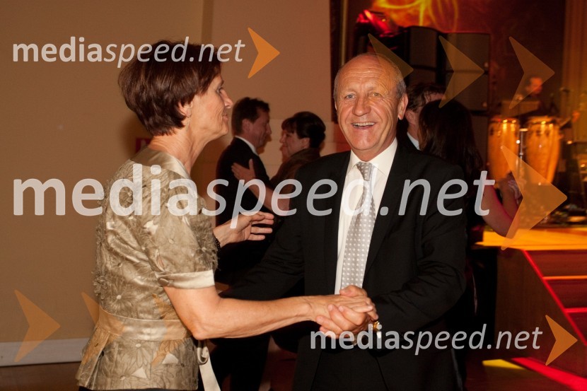 Mojca in soprog Branko Pavlin, nekdanji predsednik uprave DnevnikaMajski ples Združenja Manager 2012