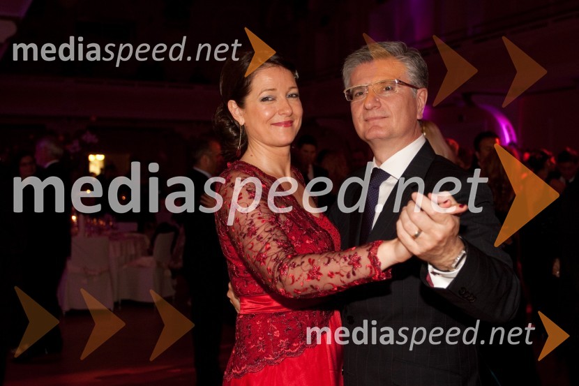 Polona in soprog Franjo Bobinac, predsednik uprave Gorenje d.d.Majski ples Združenja Manager 2012