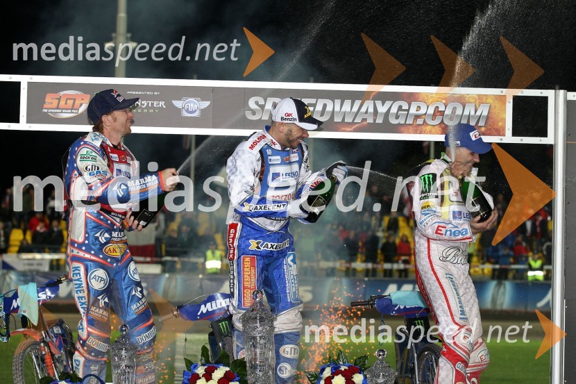 Jason Crump (Avstralija), 2. mesto, Nicki Pedersen (Danska), zmagovalec VN Češke in Tomasz Gollob (Poljska), 3. mestoSpeedway, Grand Prix 2012, VN Češke, dirka