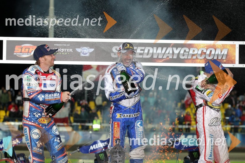 Jason Crump (Avstralija), 2. mesto, Nicki Pedersen (Danska), zmagovalec VN Češke in Tomasz Gollob (Poljska), 3. mestoSpeedway, Grand Prix 2012, VN Češke, dirka