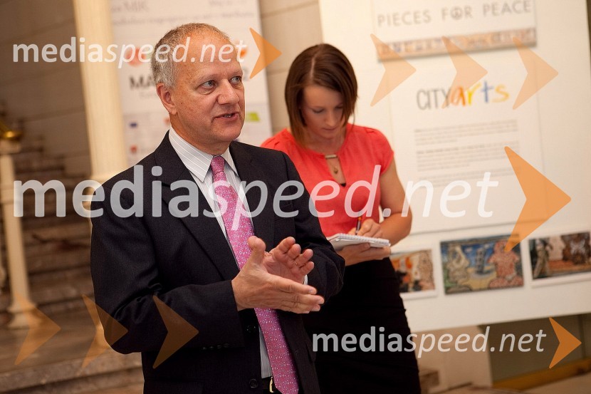 Joseph Adamo Mussomeli, veleposlanik Združenih držav Amerike v SlovenijiKoščki za mir - Pieces for Peace, otvoritev razstave