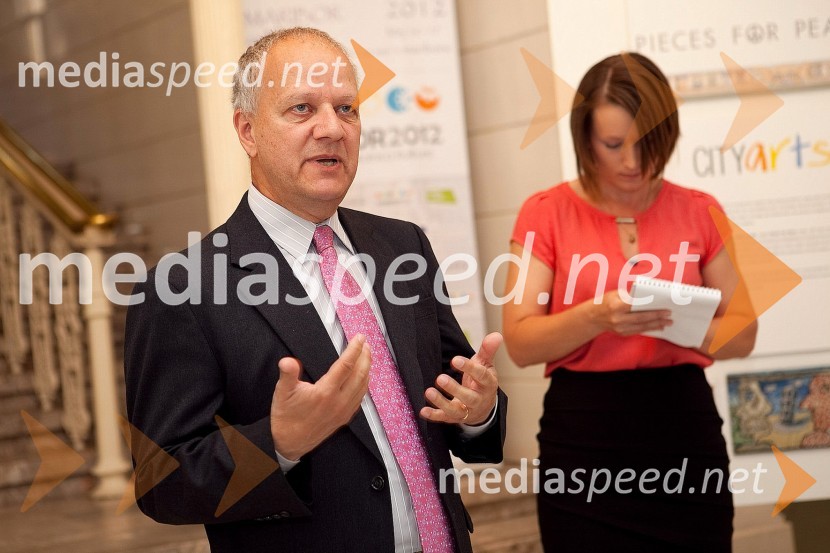 Joseph Adamo Mussomeli, veleposlanik Združenih držav Amerike v SlovenijiKoščki za mir - Pieces for Peace, otvoritev razstave