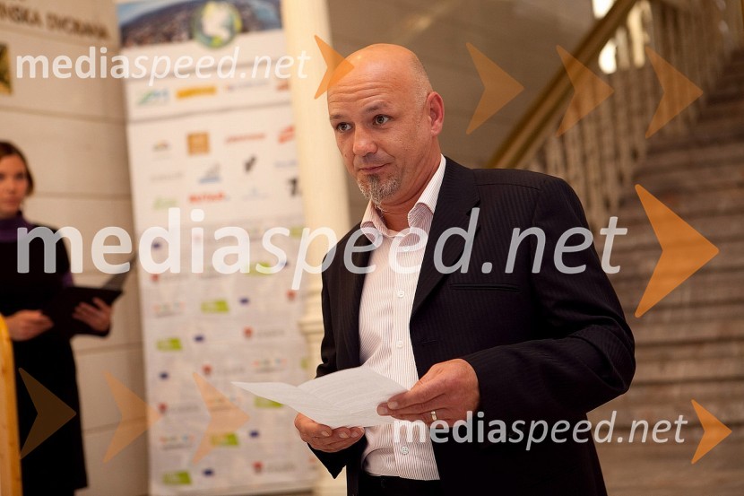 Aleksander Begant, direktor zavoda Center za državljansko vzgojoKoščki za mir - Pieces for Peace, otvoritev razstave