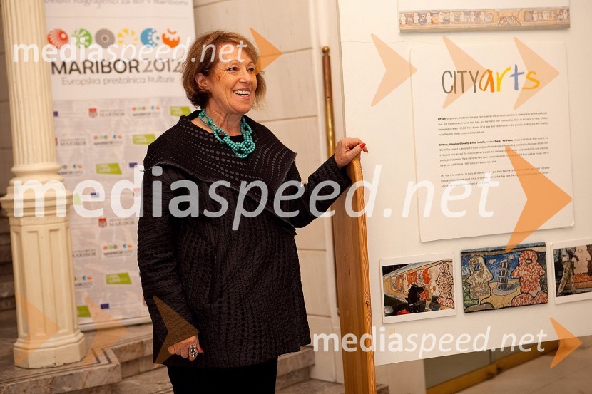 Tsipi Ben-Haim, direktorica galerije CITYarts iz New YorkaKoščki za mir - Pieces for Peace, otvoritev razstave