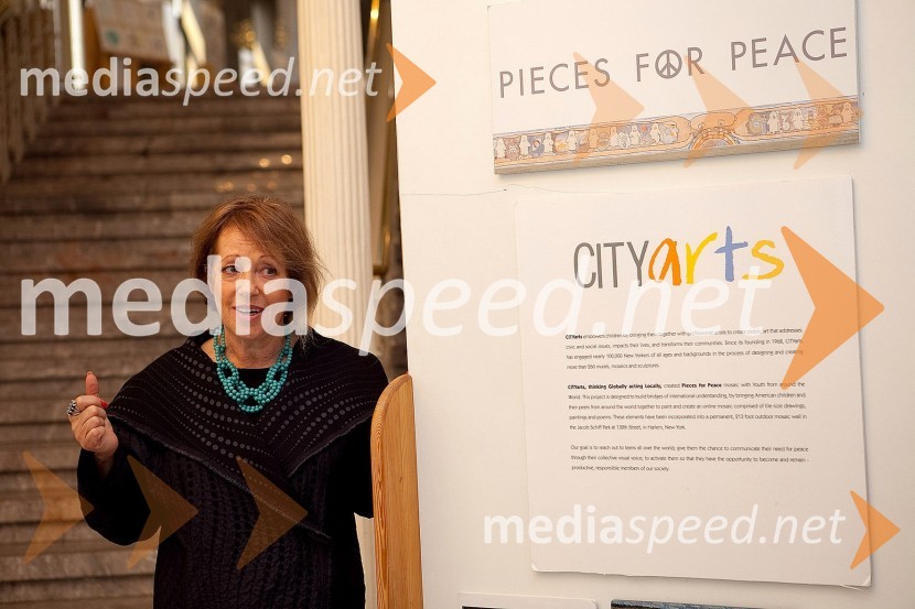 Tsipi Ben-Haim, direktorica galerije CITYarts iz New YorkaKoščki za mir - Pieces for Peace, otvoritev razstave
