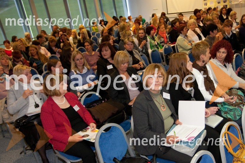 Udeleženke konferenceKonferenca Izberem nenasilje in sem svoboden, 1. dan