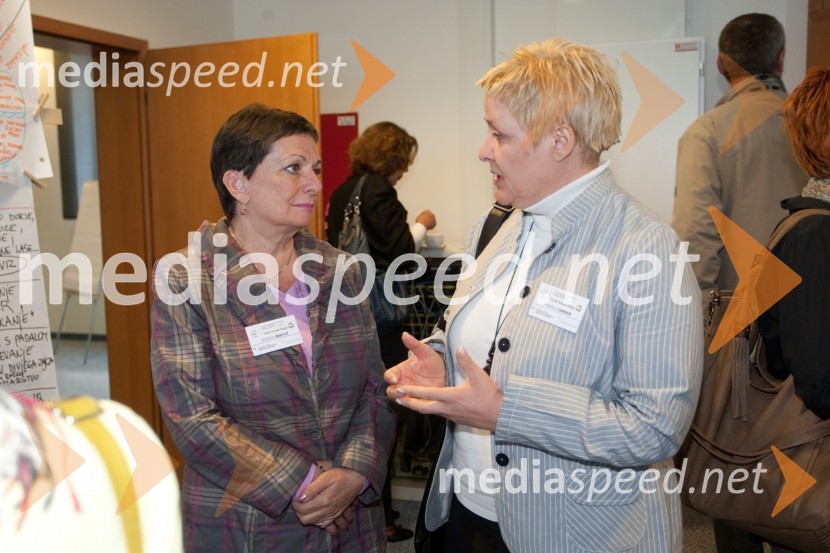 Božena Bratuž in Darinka CankarKonferenca Izberem nenasilje in sem svoboden, 1. dan