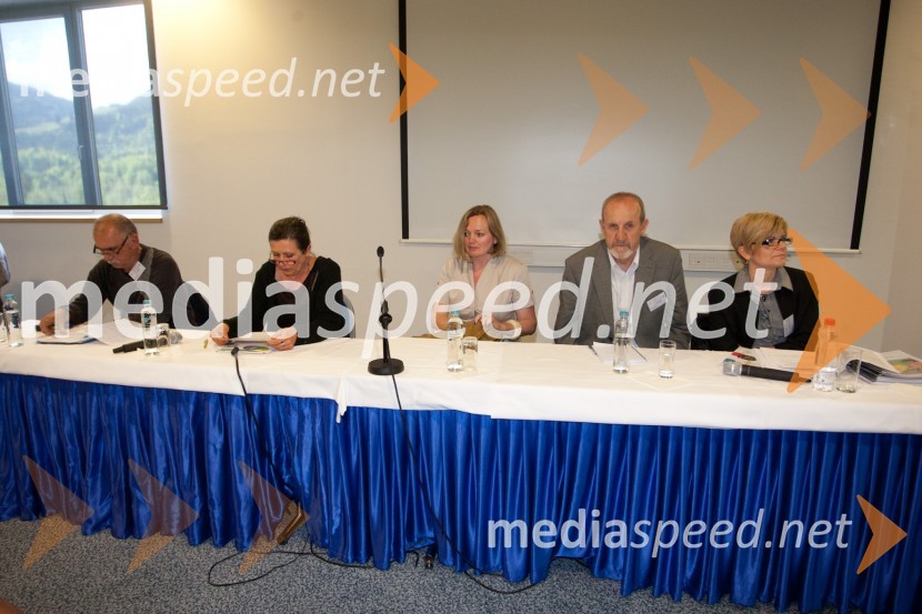 Prof. dr. Peter Umek, profesor kriminalistične psihologije, dr. Vesna Vuk Godina, profesorica, Melita Uran, predstavnica staršev , mag. Aco Prosnik, klinični psiholog in Barbara Jenkole Žigante, okrožna državna tožilkaKonferenca Izberem nenasilje in sem svoboden, 1. dan