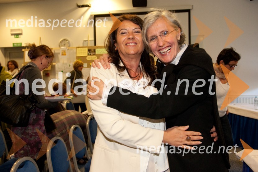 Suzana Antič in Milena Mileva Blažič, profesorica na pedagoški fakulteti, mestna svetnicaKonferenca Izberem nenasilje in sem svoboden, 1. dan