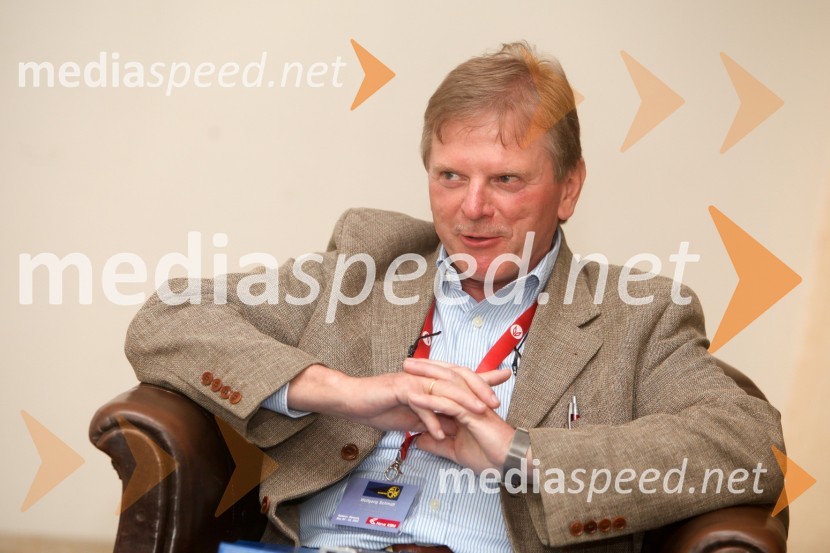 Wolfgang Schmidt, profesor na frankfurstki šoli za finance in managementWolfgang Schmidt, profesor na frankfurtski šoli za finance in management