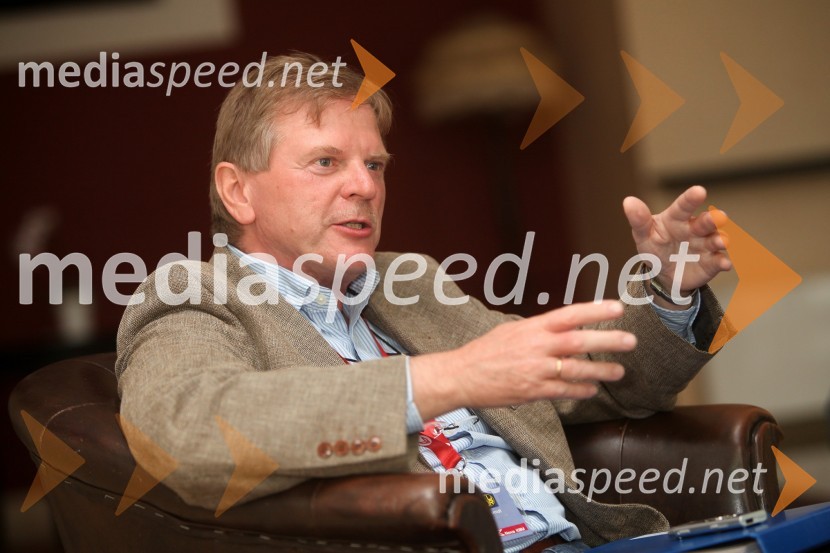 Wolfgang Schmidt, profesor na frankfurstki šoli za finance in managementWolfgang Schmidt, profesor na frankfurtski šoli za finance in management