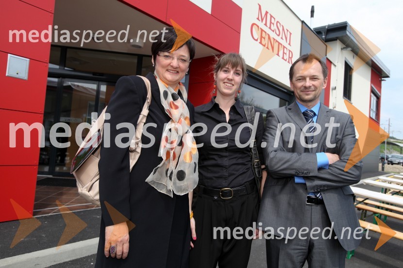 Duška Vuga Cizl, direktorica Mediamix Komunikacije, Katarina Petrović, vodja projektov Mediamix Komunikacije, Danijel Marinič, direktor proizvodnje, razvoja in nabave Košaki TMIKošaki, otvoritev novega mesnopredelovalnega centra