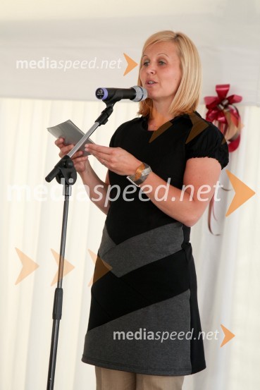 Anita Mlakar, moderatorka na Radiu CityKošaki, otvoritev novega mesnopredelovalnega centra