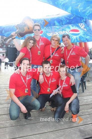 Ekipa Radia City: Natalija Bratkovič, novinarka, Boštjan Bračič, moderator, Cvetka Sternad, vodja računovodstva, Andrej Okreša, novinar, Jan Ternjak, novinar, Janez Krušič Sterguljc, novinar in Tanja Klajnščak, novinarka17. obletnica Radia City