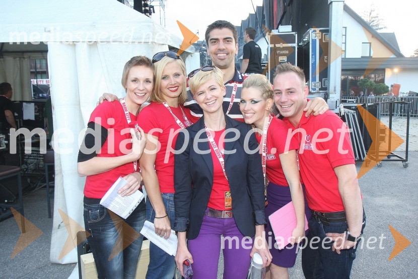 Ekipa Radia City: Tanja Klajnščak, novinarka, Anita Mlakar, moderatorka, Mateja Car, moderatorka, Bor Greiner, novinar in odgovorni urednik, Natalija Veronik, moderatorka in Zoran Franc, moderator17. obletnica Radia City