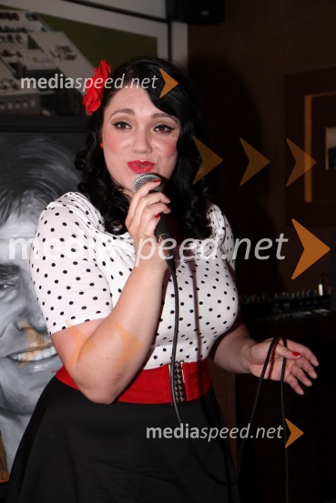 Maja Založnik, pevkaOtvoritev razstave Braneta Kastelica