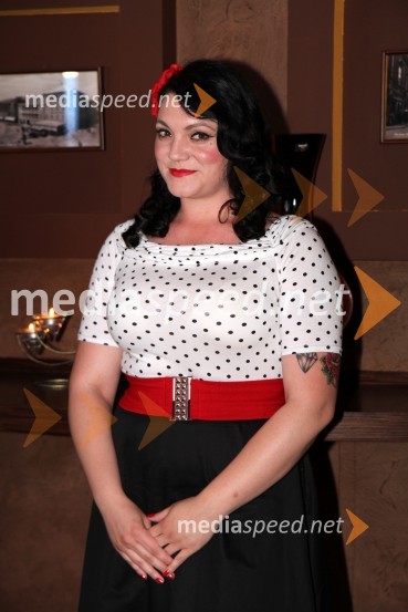 Maja Založnik, pevkaOtvoritev razstave Braneta Kastelica