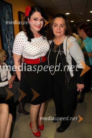 Maja Založnik, pevka in Milena Veldin, pesnicaOtvoritev razstave Braneta Kastelica