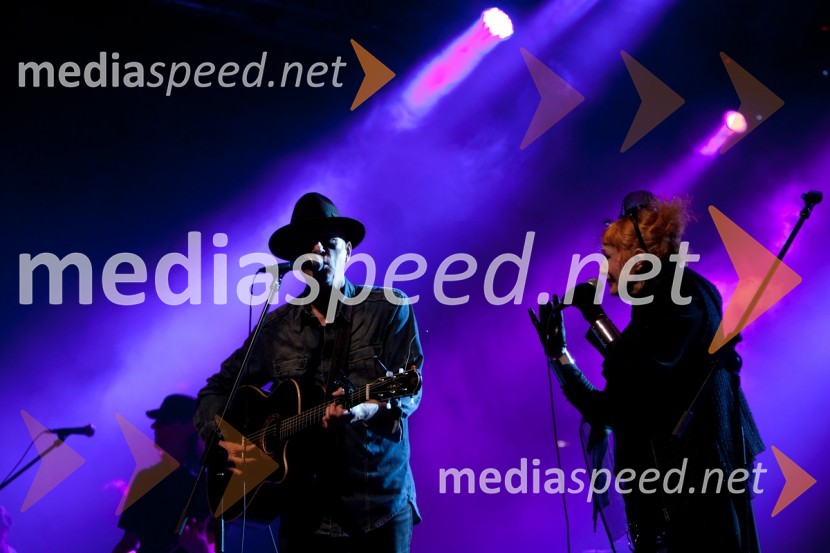 Vlado Kreslin, glasbenik in Josipa Lisac, pevkaDan mladosti, koncert Vlada Kreslina z gosti