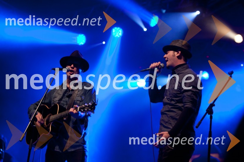 Vlado Kreslin, glasbenik in Tomi Meglič, glasbenik 	Dan mladosti, koncert Vlada Kreslina z gosti