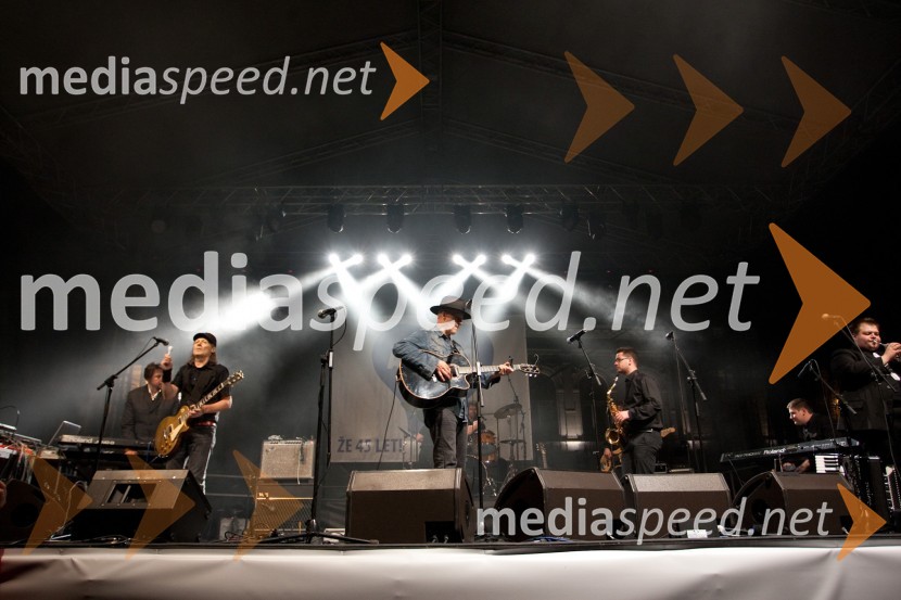 Vlado Kreslin, glasbenik z gostiDan mladosti, koncert Vlada Kreslina z gosti