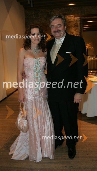 Nina in Marjan Kahne20 let kozmetike Kahne in 50 let Zdenke Kahne