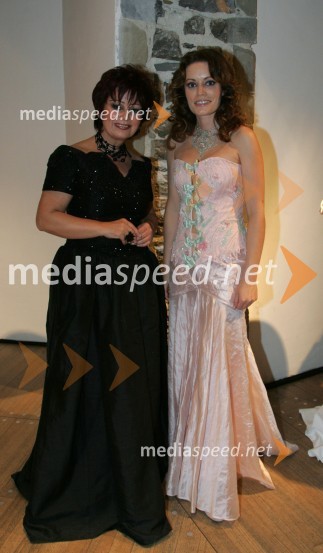 Zdenka Kahne, lastnica in direktorica kozmetike Kahne in hčerka Nina Kahne20 let kozmetike Kahne in 50 let Zdenke Kahne