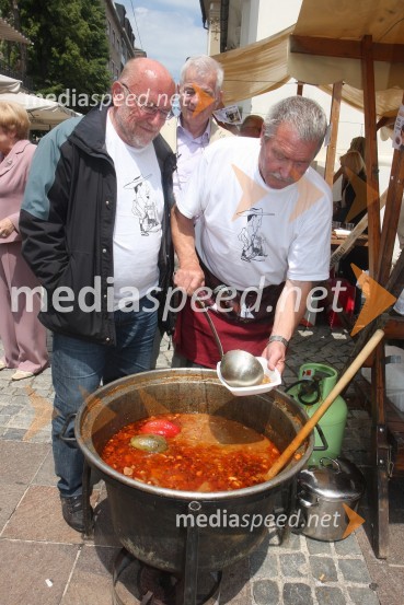 Igor Orešič in Božo Šega Lapič, kuharja Ezl ekaPoklon Ezl eku