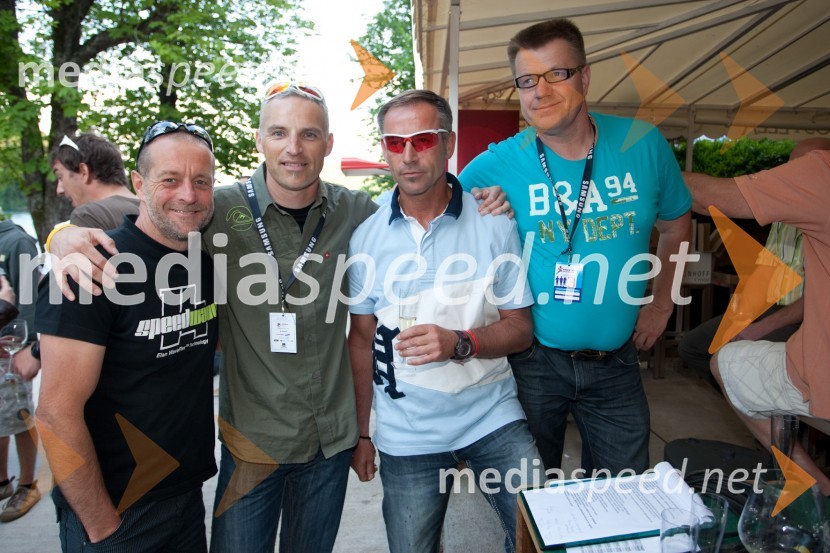 Jure Vreček, Gregor Janežič, moderator, Damijan Ambrožič, organizator teka in Niko Rakovec, moderatorPoslovni tek trojk 2012