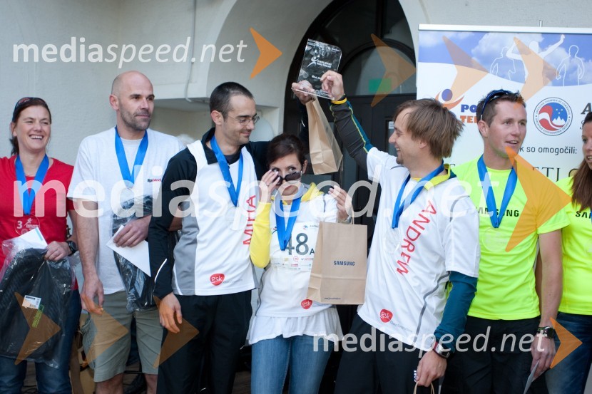 Prvouvrščena mešana trojkaPoslovni tek trojk 2012