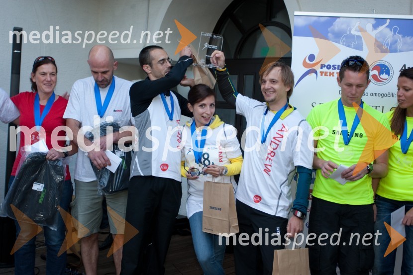 Prvouvrščena mešana trojkaPoslovni tek trojk 2012
