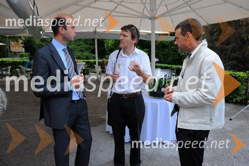 Mitja Herga, generalni direktor P&F Jeruzalem Ormož d.o.o. in P&F Jeruzalem Ljutomer d.o.o.; Robert Gorjak vinski pisec; ...P&F Jeruzalem Ormož in P&F Jeruzalem Ljutomer, predstavitev vina letnika 2011