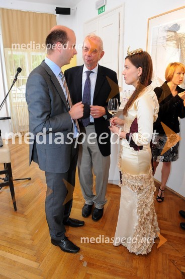 Mitja Herga, generalni direktor P&F Jeruzalem Ormož d.o.o. in P&F Jeruzalem Ljutomer d.o.o., Vladimir Puklavec, lastnik P&F Jeruzalem Ormož d.o.o. ter Martina Baškovič, Vinska kraljica Slovenije 2012P&F Jeruzalem Ormož in P&F Jeruzalem Ljutomer, predstavitev vina letnika 2011