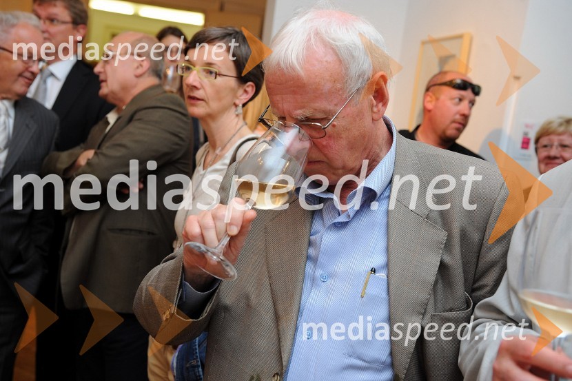 Jacques J. Campe, generalni sekretar FIJETP&F Jeruzalem Ormož in P&F Jeruzalem Ljutomer, predstavitev vina letnika 2011