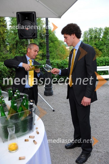 Robert Puklavec, vinsko svetovanje P&F Jeruzalem Ormož in Rok Jamnik, enolog P&F Jeruzalem Ormož
P&F Jeruzalem Ormož in P&F Jeruzalem Ljutomer, predstavitev vina letnika 2011