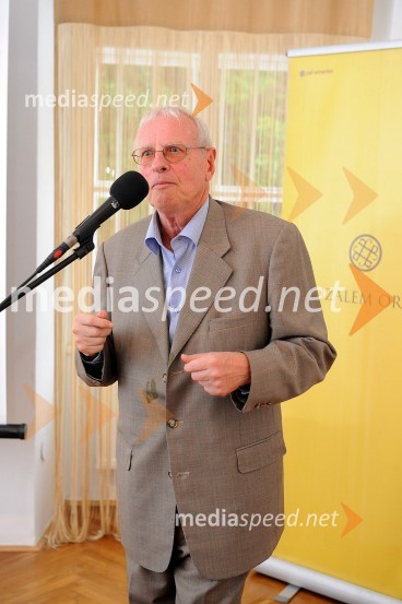 Jacques J. Campe, generalni sekretar FIJETP&F Jeruzalem Ormož in P&F Jeruzalem Ljutomer, predstavitev vina letnika 2011