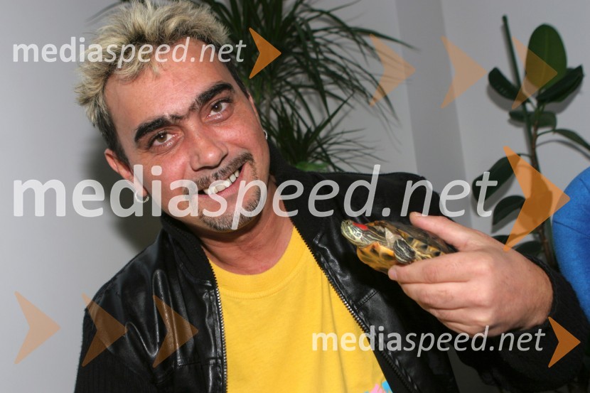 Fredi Miler, pevecFredi Miler, na obisku