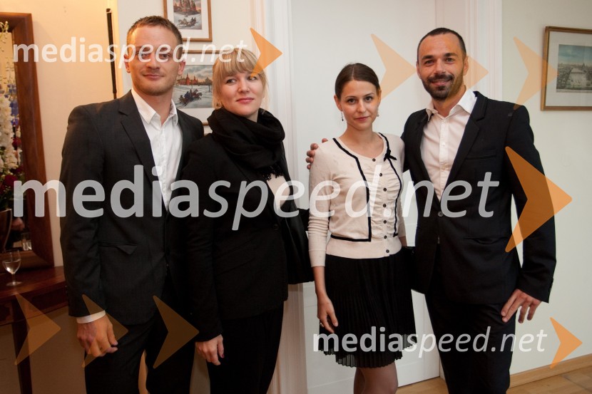 Peter Slak, Saša Novak, Perdnod Ricard, Meta Kač, novinarka in Martin Kosaber, Brand manager Pernod RicardSprejem veleposlaništva Velike Britanije ob rojstnem dnevu britanske kraljice 2012