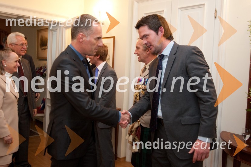Igor E. Bergant, voditelj in James Hampson, British CouncilSprejem veleposlaništva Velike Britanije ob rojstnem dnevu britanske kraljice 2012