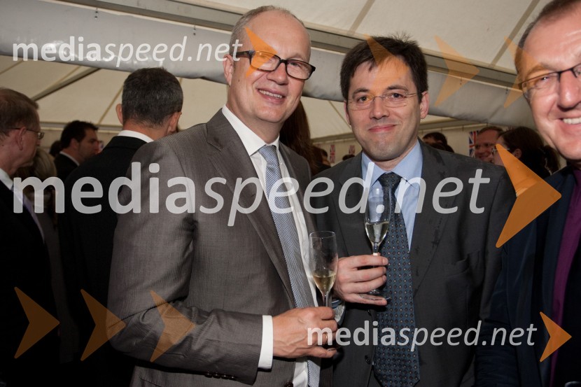 Christof Droste, direktor Hella Saturnus Slovenija in Andrej Koletič, prokurist, Mint IHSprejem veleposlaništva Velike Britanije ob rojstnem dnevu britanske kraljice 2012