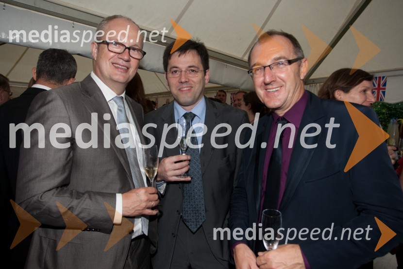 Christof Droste, direktor Hella Saturnus Slovenija, Andrej Koletič, prokurist, Mint IH in Brane Krajnik, The Slovenia TimesSprejem veleposlaništva Velike Britanije ob rojstnem dnevu britanske kraljice 2012