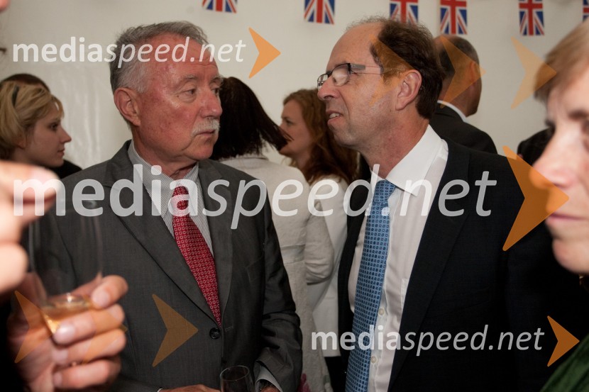 Anton Bebler, profesor in dr. Dušan Mramor, dekan Ekonomske fakultete v LjubljaniSprejem veleposlaništva Velike Britanije ob rojstnem dnevu britanske kraljice 2012
