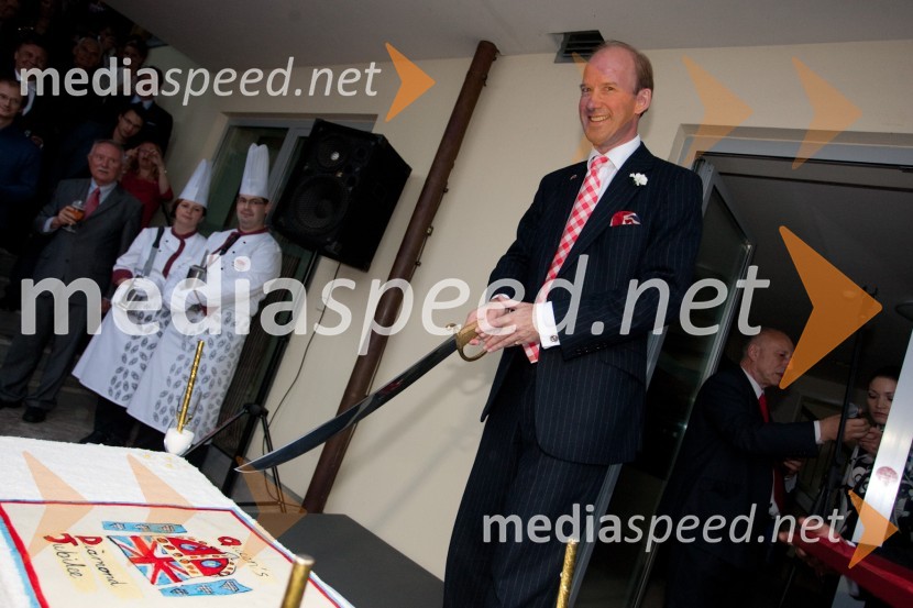 Andrew Page, veleposlanik Velike Britanije v SlovenijiSprejem veleposlaništva Velike Britanije ob rojstnem dnevu britanske kraljice 2012