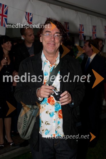 	Goran Lisica, direktor založbe DallasSprejem veleposlaništva Velike Britanije ob rojstnem dnevu britanske kraljice 2012