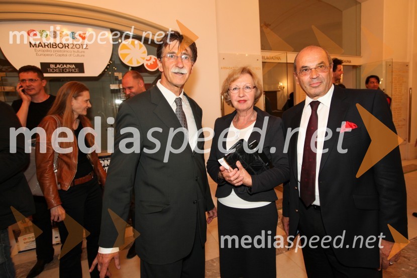 Jožko Čuk, direktor SNG Nova Gorica, Nada Glaser in mož dr. Roman Glaser, generalni direktor Perutnine PtujMaribor 2012 – EPK in SNG Nova Gorica, modno-gledališko–glasbeni spektakel Krojači sveta