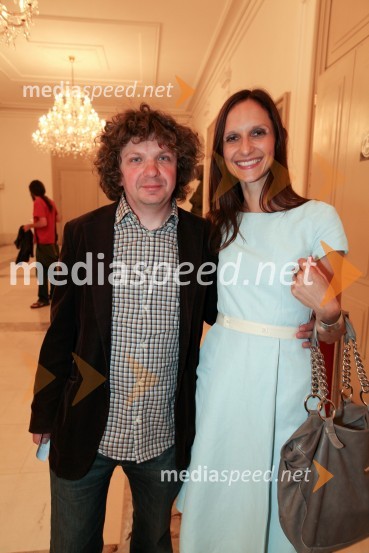 Matjaž Latin, režiser in Nataša Kos, pomočnica programskega direktorja Zavoda Maribor 2012 - EPKMaribor 2012 – EPK in SNG Nova Gorica, modno-gledališko–glasbeni spektakel Krojači sveta