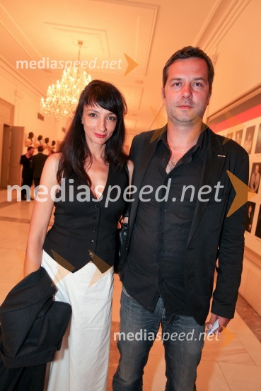 Vesna Milek, novinarka, pisateljica in scenaristka ter Milan Gregorn, izvršni producent sklopa Ključi mestaMaribor 2012 – EPK in SNG Nova Gorica, modno-gledališko–glasbeni spektakel Krojači sveta