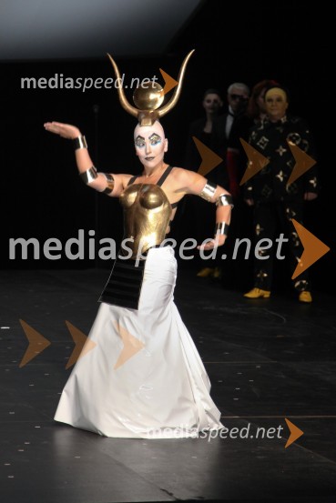 Marjuta Slamič, igralkaMaribor 2012 – EPK in SNG Nova Gorica, modno-gledališko–glasbeni spektakel Krojači sveta