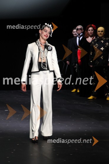 Medea Novak, igralkaMaribor 2012 – EPK in SNG Nova Gorica, modno-gledališko–glasbeni spektakel Krojači sveta